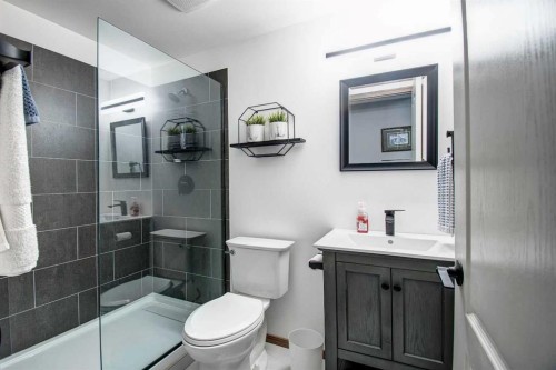 2391 Morris Crescent Se, Airdrie, AB - Indoor Photo Showing Bathroom