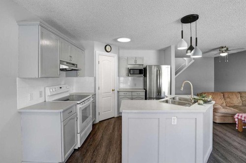 274 Somerside Park Sw, Calgary, AB 