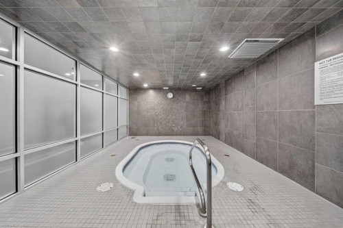 409-210 15 Avenue Se, Calgary, AB - Indoor Photo Showing Other Room