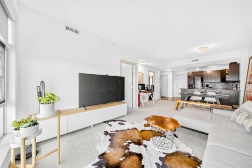 409-210 15 Avenue Se, Calgary, AB - Indoor Photo Showing Living Room