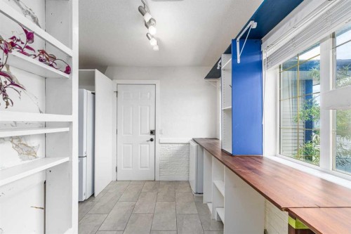 1-12 Silver Creek Boulevard Nw, Airdrie, AB - Indoor