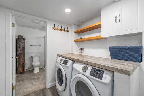 1-12 Silver Creek Boulevard Nw, Airdrie, AB - Indoor Photo Showing Laundry Room