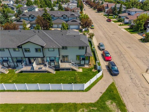 1-12 Silver Creek Boulevard Nw, Airdrie, AB - Outdoor