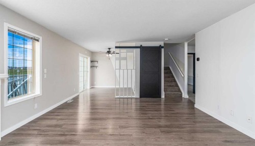 1-12 Silver Creek Boulevard Nw, Airdrie, AB - Indoor Photo Showing Other Room