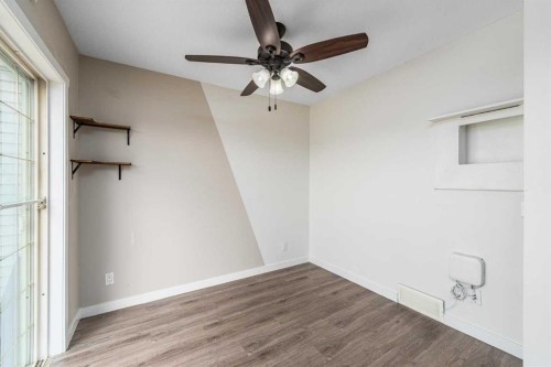 1-12 Silver Creek Boulevard Nw, Airdrie, AB - Indoor Photo Showing Other Room