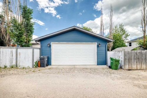 4 Strathford Place, Strathmore, AB 