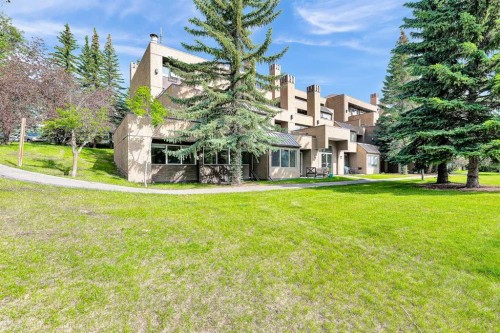 1-108 Village Heights SW Calgary, AB T3H 2L2