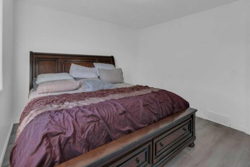 109 Tuscany Springs Gardens Nw, Calgary, AB - Indoor Photo Showing Bedroom