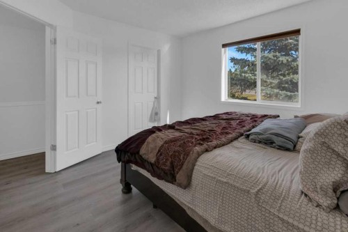 109 Tuscany Springs Gardens Nw, Calgary, AB - Indoor Photo Showing Bedroom