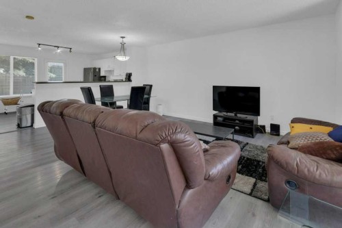109 Tuscany Springs Gardens Nw, Calgary, AB - Indoor Photo Showing Living Room