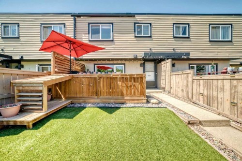 3-3809 45 Street SW Calgary, AB T3E 3H4