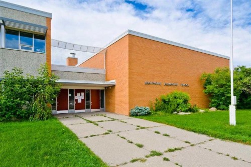 2912 Brentwood Boulevard Nw, Calgary, AB 