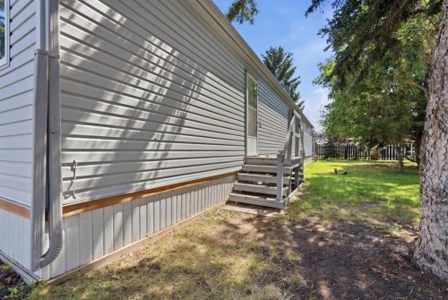 3011 Burroughs Manor Ne, Calgary, AB 