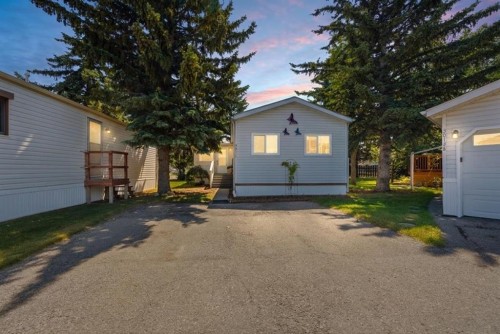 3011 Burroughs Manor Ne, Calgary, AB 