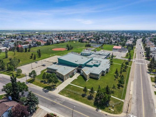 3011 Burroughs Manor Ne, Calgary, AB 
