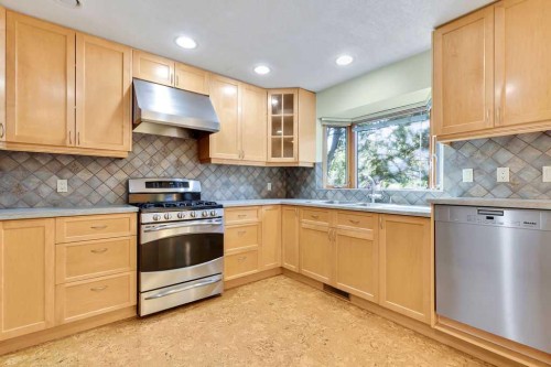 2415 Chicoutimi Drive Nw, Calgary, AB 