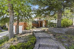 2415 Chicoutimi Drive NW Calgary, AB T2L 0W2