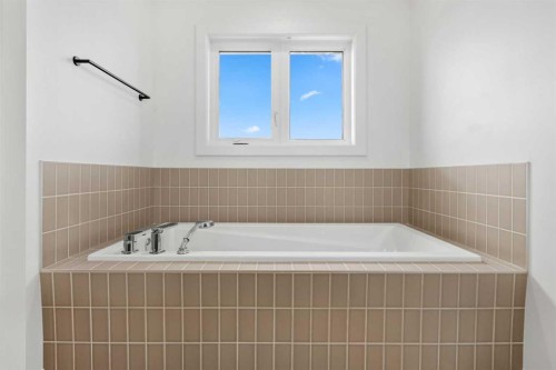 380 Northern Lights Green, Langdon, AB - Indoor Photo Showing Bathroom
