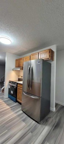 210 Woodmont Court Sw, Calgary, AB - Indoor Photo Showing Kitchen
