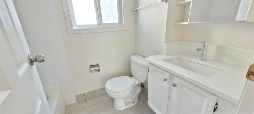 210 Woodmont Court Sw, Calgary, AB - Indoor Photo Showing Bathroom