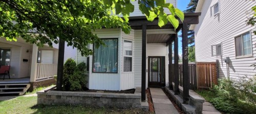 210 Woodmont Court Sw, Calgary, AB - Outdoor