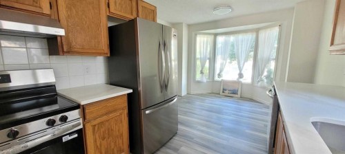210 Woodmont Court Sw, Calgary, AB - Indoor Photo Showing Kitchen