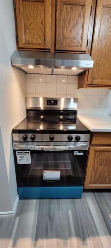 210 Woodmont Court Sw, Calgary, AB - Indoor Photo Showing Kitchen