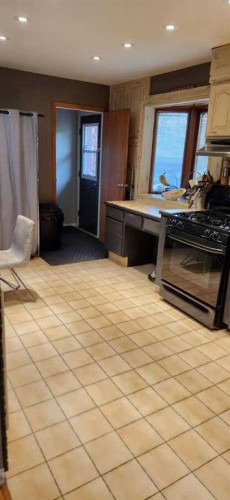 9415 Fairmount Drive Se, Calgary, AB 