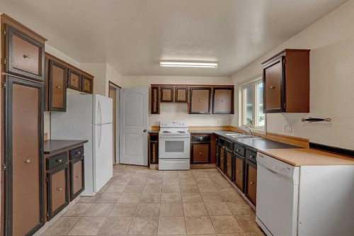151 Midlawn Close Se, Calgary, AB 
