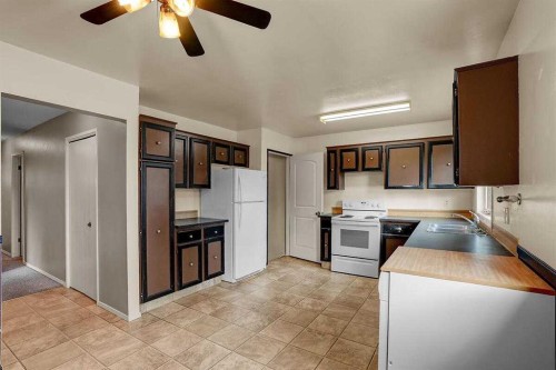 151 Midlawn Close Se, Calgary, AB 