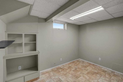 151 Midlawn Close Se, Calgary, AB 