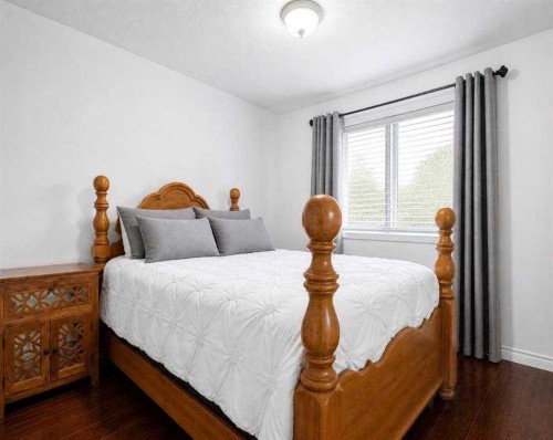 904-919 38 Street Ne, Calgary, AB - Indoor Photo Showing Bedroom