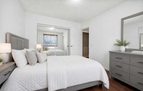 904-919 38 Street Ne, Calgary, AB - Indoor Photo Showing Bedroom