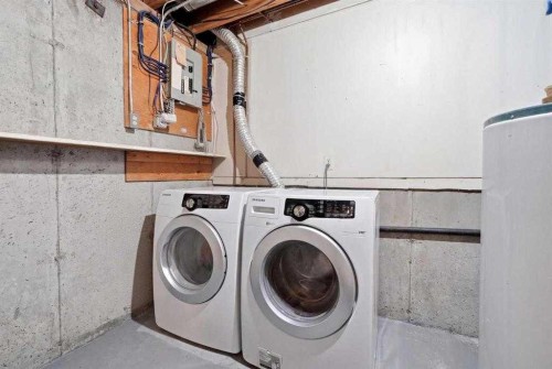 904-919 38 Street Ne, Calgary, AB - Indoor Photo Showing Laundry Room
