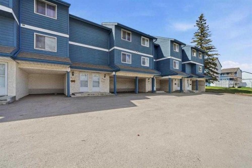 904-919 38 Street Ne, Calgary, AB - Outdoor With Facade