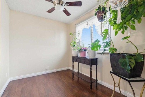 904-919 38 Street Ne, Calgary, AB - Indoor Photo Showing Other Room