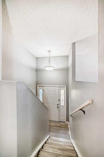 D-903 44 Street Se, Calgary, AB 