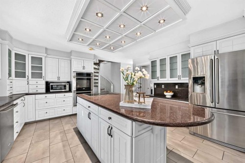 884 East Chestermere Drive, Chestermere, AB - Indoor Photo Showing Kitchen With Upgraded Kitchen