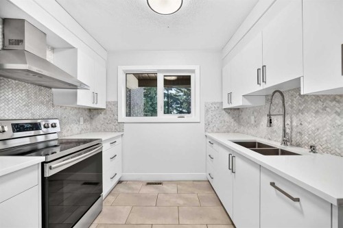 884 East Chestermere Drive, Chestermere, AB - Indoor Photo Showing Kitchen With Double Sink With Upgraded Kitchen