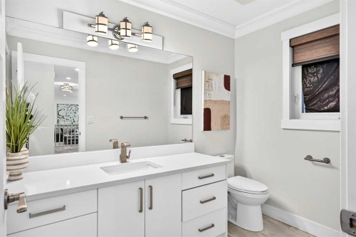 884 East Chestermere Drive, Chestermere, AB - Indoor Photo Showing Bathroom