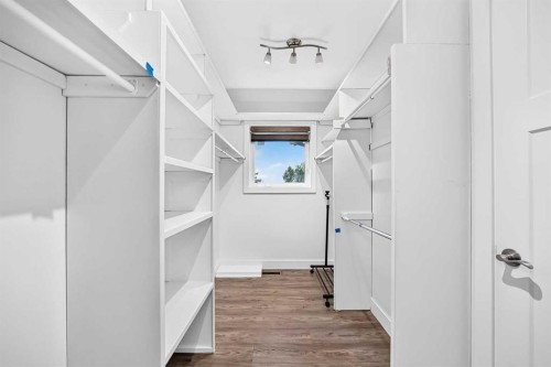 884 East Chestermere Drive, Chestermere, AB - Indoor With Storage
