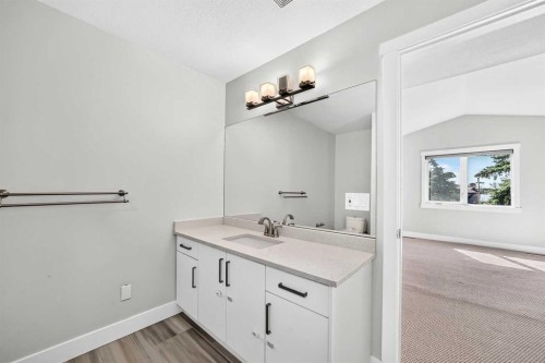 884 East Chestermere Drive, Chestermere, AB - Indoor Photo Showing Bathroom