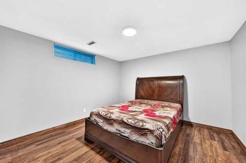 884 East Chestermere Drive, Chestermere, AB - Indoor Photo Showing Bedroom