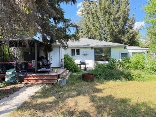 8131 44 Avenue Nw, Calgary, AB 