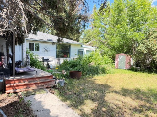 8131 44 Avenue Nw, Calgary, AB 