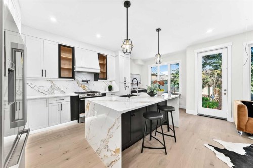 3106 15 Avenue Sw, Calgary, AB - Indoor Photo Showing Kitchen With Upgraded Kitchen