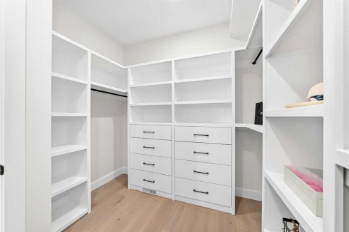 3106 15 Avenue Sw, Calgary, AB - Indoor With Storage