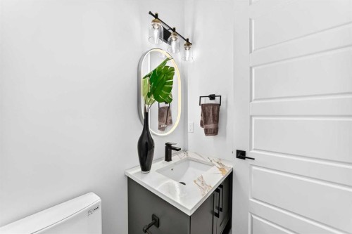 3106 15 Avenue Sw, Calgary, AB - Indoor Photo Showing Bathroom