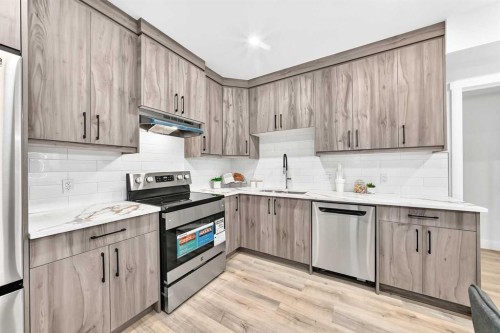 3106 15 Avenue Sw, Calgary, AB - Indoor Photo Showing Kitchen With Upgraded Kitchen