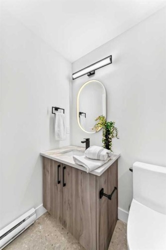 3106 15 Avenue Sw, Calgary, AB - Indoor Photo Showing Bathroom